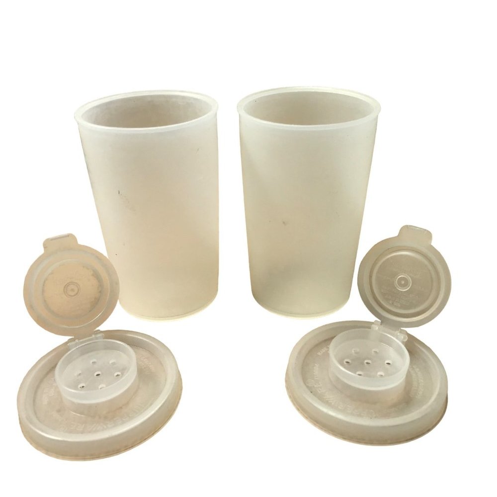 TUPPERWARE Juice Cup Salt Pepper flip tops tumbler (2) #102-23 (2) # 634 (2) 629
